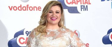 ‘The Voice’s Kelly Clarkson And Pink Will Perform Together At The AMAs