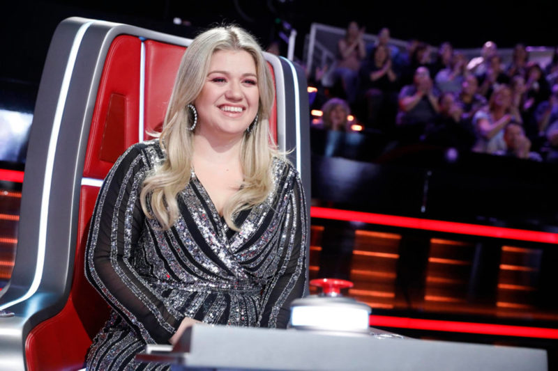 Watch: Kelly Clarkson Refers To Her TV Body As 'Fake News' In 'The Voice'  Unseen Footage – Talent Recap