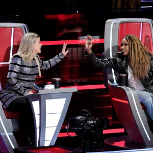Kelly Clarkson and Jennifer Hudson on 'The Voice'