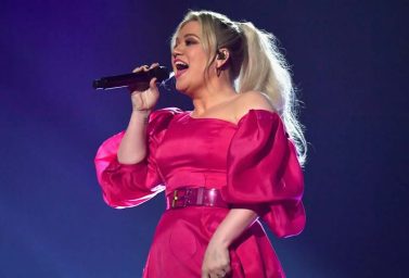 Kelly Clarkson Powered Through The BBMAs With Appendicitis