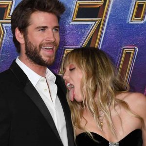 Miley-Cyrus-Liam-hemsworth penis licking