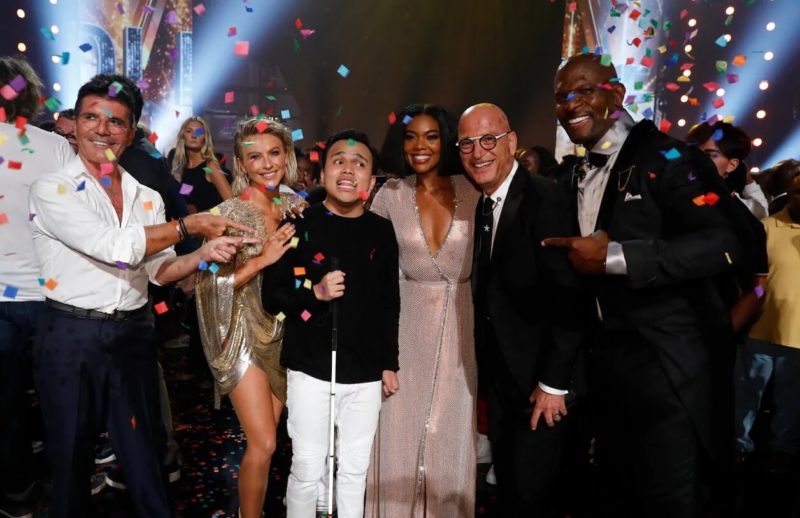 AGT winner Kodi Lee poses with judges Simon Cowell, Julianne Hough, Gabrielle Union, and Howie Mandel.