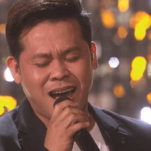 Marcelito Pomoy performs in the "AGT Champions" semifinals