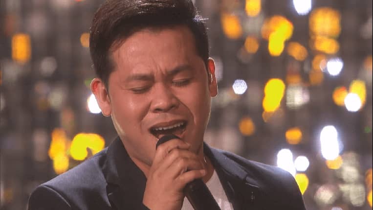 Marcelito Pomoy performs in the "AGT Champions" semifinals