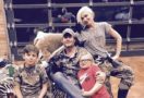 Gwen Stefani Sums Up Blake Shelton’s Daddy Skills In 8 Photos