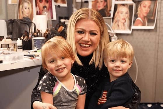 Kelly Clarkson Tells Son, ‘Either Be Gay So I Can Be The Only Woman (In Your Life) Or…’