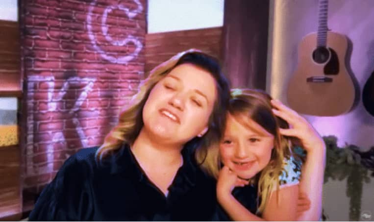 Kelly Clarkson's 5-Year-Old Daughter, River, Crash Her Live TV Show