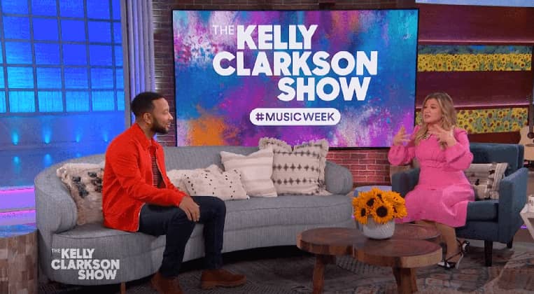 Kelly Clarkson And John Legend Have The Ultimate Plan To Beat Blake Shelton On ‘The Voice’