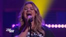 Kelly Clarkson Reminds Us Of Her Country Roots With A Cover Of ‘Tennessee Whiskey’ [VIDEO]