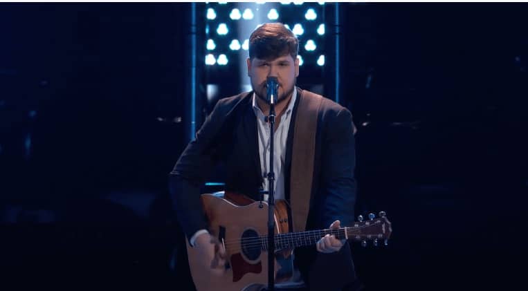 The-Voice-Blake-Shelton-Dexter-Roberts