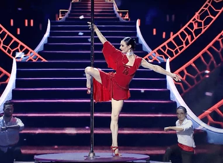 Elena-Gibson-Romanias-Got-Talent-Pole-Dancing