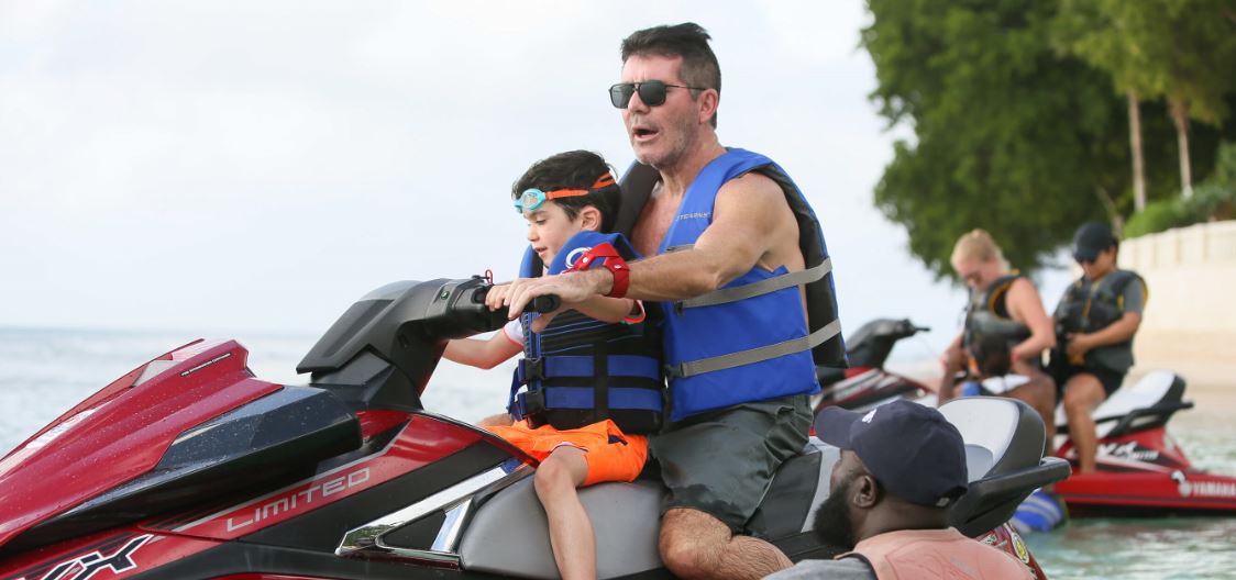 Simon Cowell Shows Off Slim Figure & Has A Workout Session During Barbados Vacation