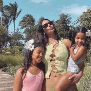 Kim-Kardashian-Kanye-West-Kylie-Jenner-Stormi-Khloe-Kardashian-Kourtney-Kardashian