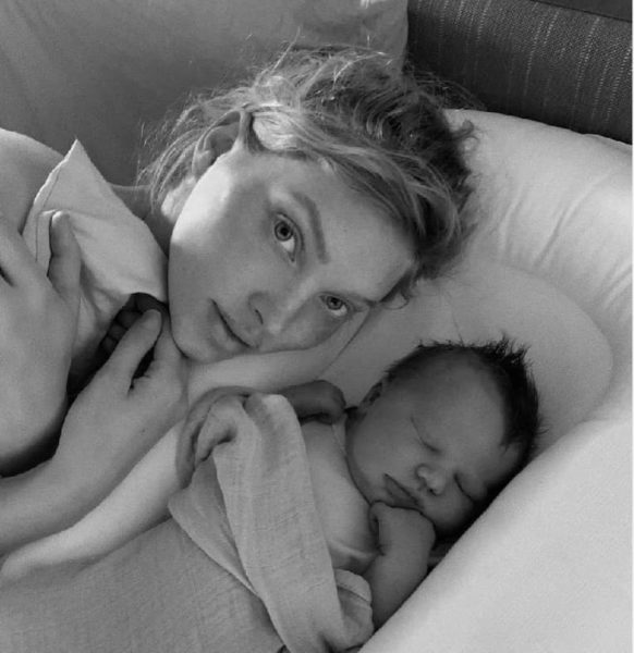 Elsa-Hosk-Ashley-Graham-Celebrities-Breastfeeding-Chrissy-Teigen-Romee-Strijd