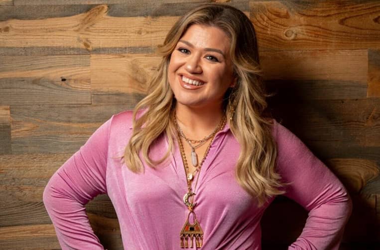 How Kelly Clarkson Is Helping Rebuild Destroyed Homes After Hurricanes In Louisiana