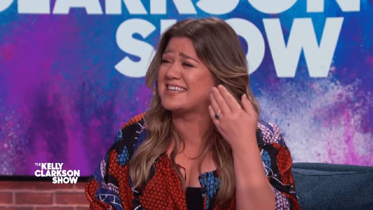 Kelly Clarkson Breaks Down Laughing Over Gwyneth Paltrow's Favorite Song