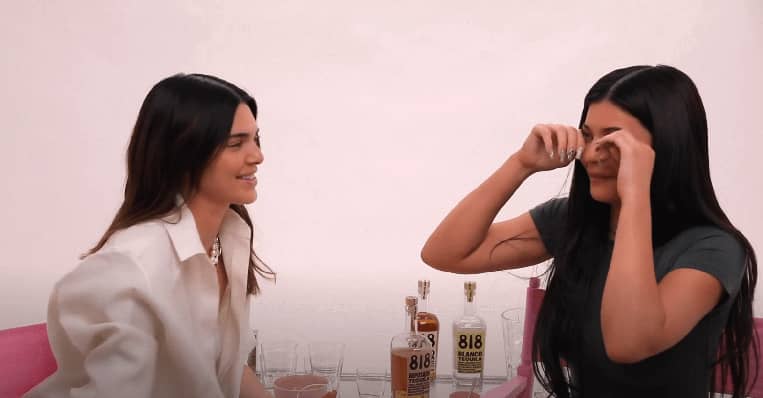 Kylie-Jenner-Kendall-Jenner-Kylie-and-Kendall-Keeping-Up-With-The-Kardashians-Kylie-Cosmetics