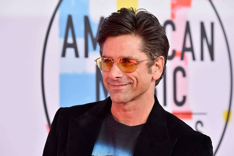 John Stamos Gets Advice from Kelly Clarkson Ahead of ‘American Idol’  Mentoring