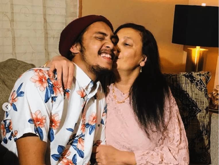 ‘American Idol’ Top 7 Share Adorable Photos with Their Moms on Mother’s Day