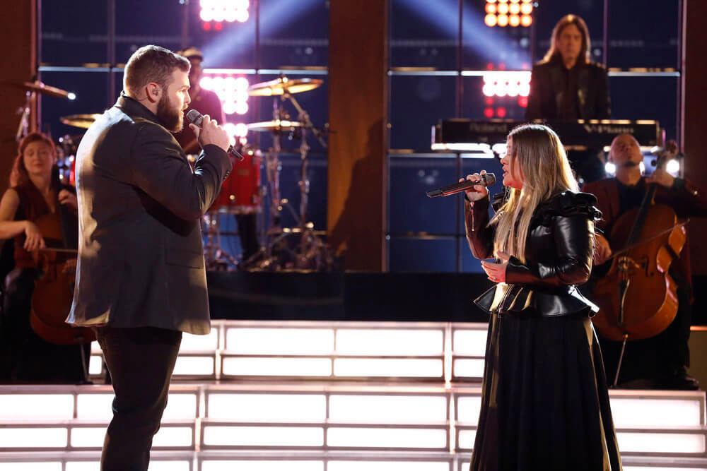 Kelly Clarkson and Jake Hoot Mesmerize Viewers with Duet on ‘The Voice’