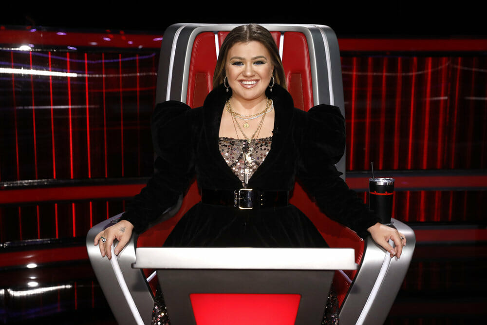 Comments On Kelly Clarkson’s ‘The Voice’ Style Raise Double Standard