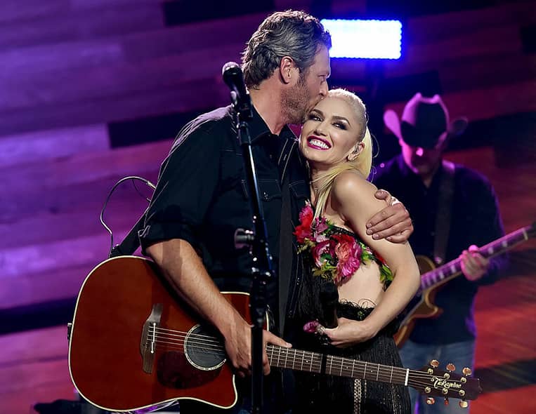 Gwen Stefani Joins Blake Shelton in Singing ‘Don’t Speak’ at Country Festival