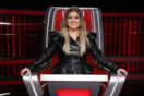 Kelly Clarkson Debuts New Coach Gift in ‘The Voice’ Early Release