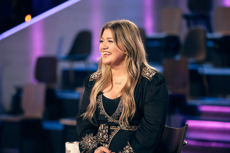 Kelly Clarkson Tries to Understand the Winter Olympics in Funny Game