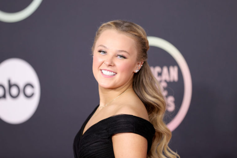 Jojo Siwa Opens Up About Her Sex Life Shares Hilarious Butt Dial Horror Story 7802