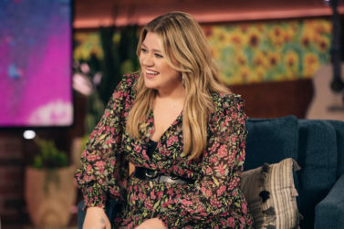 ‘The Kelly Clarkson Show’ Wins Gracie Award for Women in Media