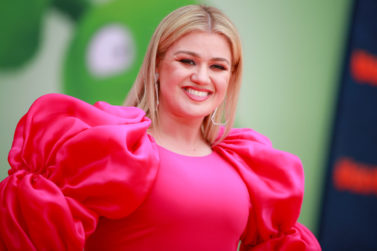Fans Are “Happier Than Ever” About Kelly Clarkson’s Forthcoming “Kellyoke” EP