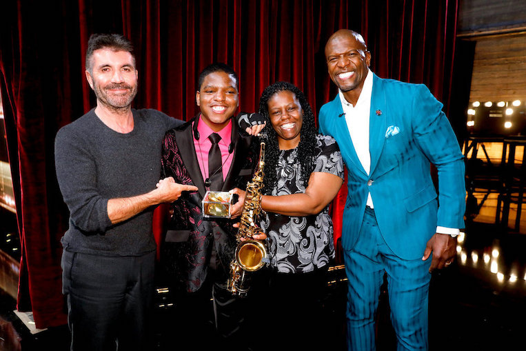 Avery Dixon poses with his mother, Simon Cowell, and Terry Crews