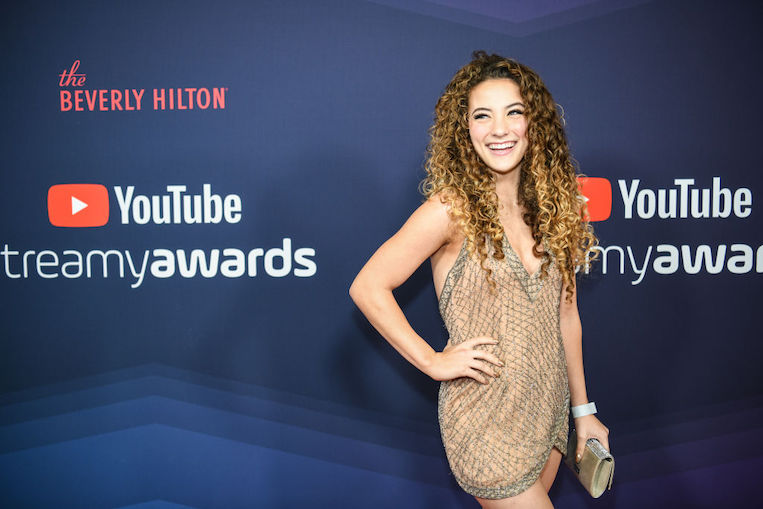 Sofie Dossi at the 9th Annual Streamy Awards