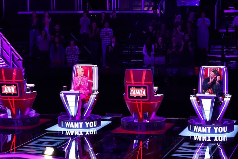 Gwen Stefani, Blake Shelton turn their chairs on 'The Voice'