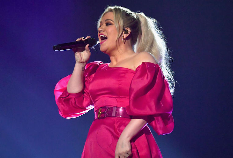 Kelly Clarkson performs at the 2019 Billboard Music Awards