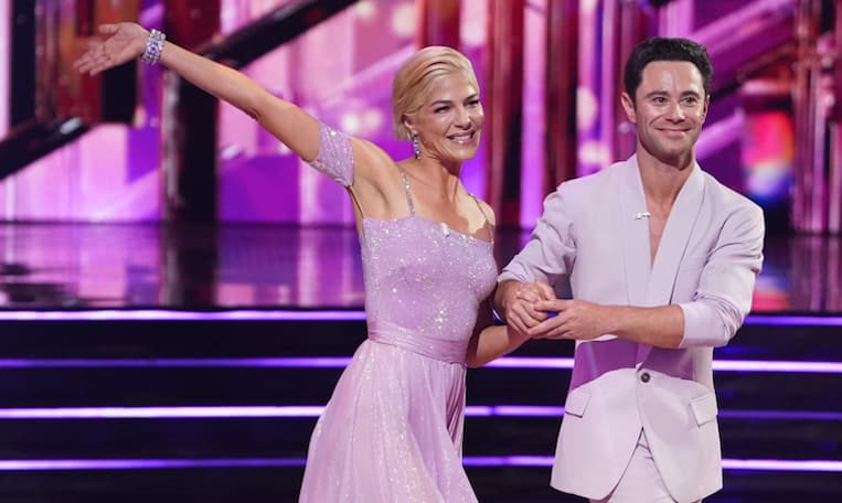 Selma Blair and Sasha Farber perform in the 'Dancing With the Stars' premiere