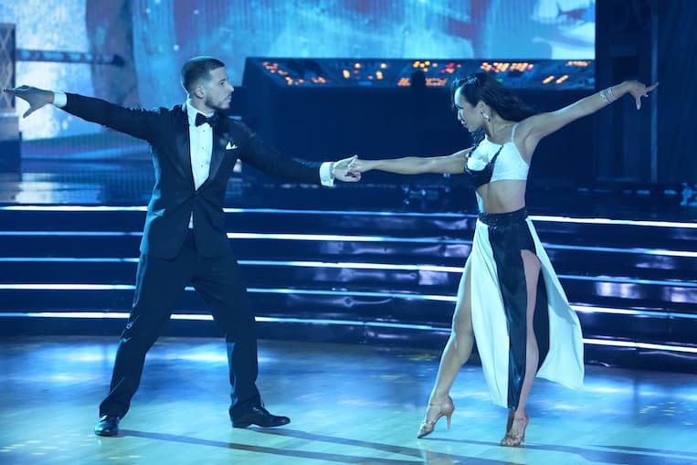 Vinny Guadagnino, Koko Iwasaki dance on 'Dancing With the Stars's Bond Night