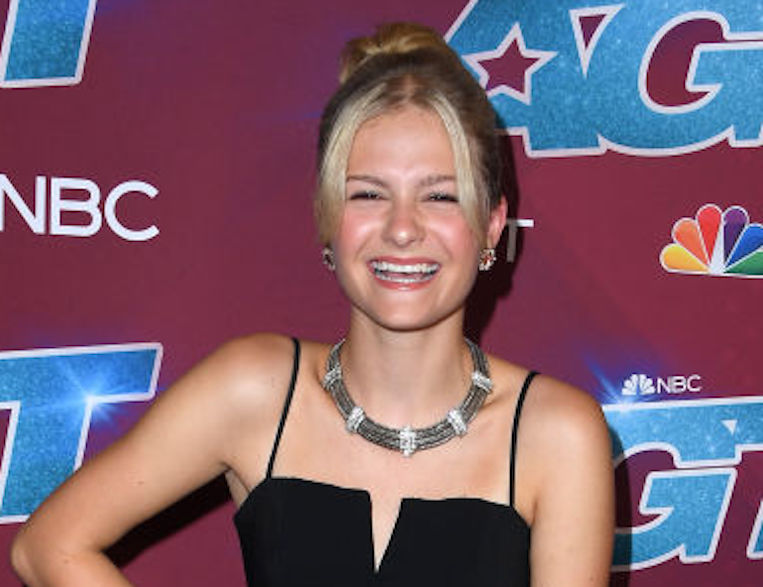 Darci Lynne Performs Original Song, Announces Appearance