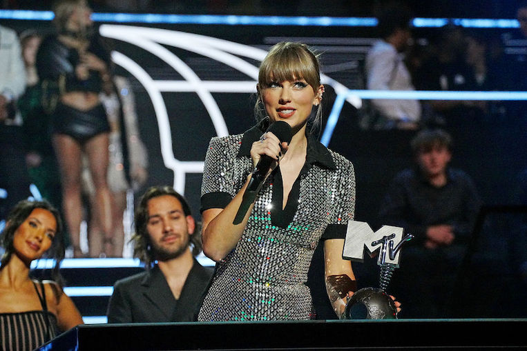 Taylor Swift on the MTV EMAs 2022