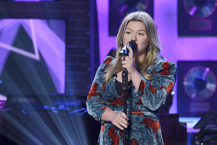 Kelly Clarkson performs on 'The Kelly Clarkson Show'