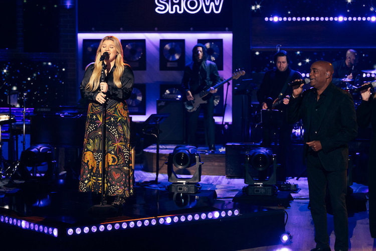 Kelly Clarkson singing on 'The Kelly Clarkson Show'