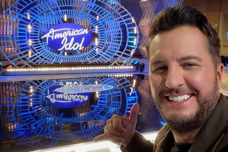 Luke Bryan on the 'American Idol' set