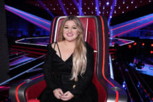 Kelly Clarkson Compares First Day at 30 Rock Studio to “First Day of School”