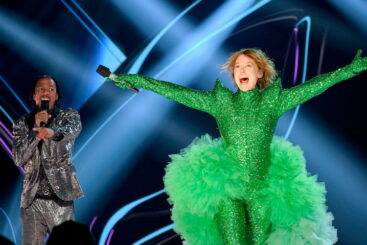 Alicia Witt Talks About Doing 'The Masked Singer' After Breast Cancer