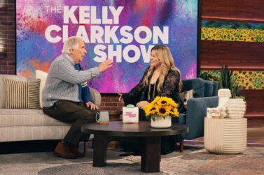 Kelly Clarkson Tears Up After Hearing Henry Winkler’s Sweet Message for Her Dyslexic Daughter