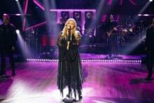 Kelly Clarkson Helps Queer Couple Get Married During Her Las Vegas Residency