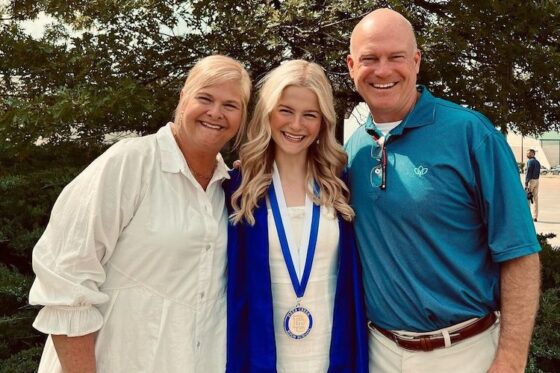 Darci Lynne with her parents 