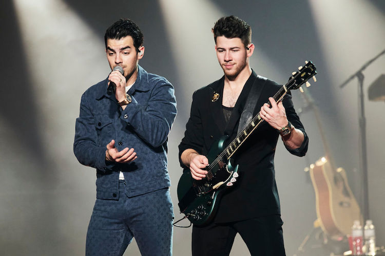 Joe Jonas and Nick Jonas in concert