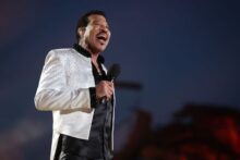 Lionel Richie Apologizes for Canceling Concert at the Last Minute
