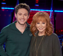Reba McEntire Breaks into Niall Horan’s Dressing Room on ‘The Voice’